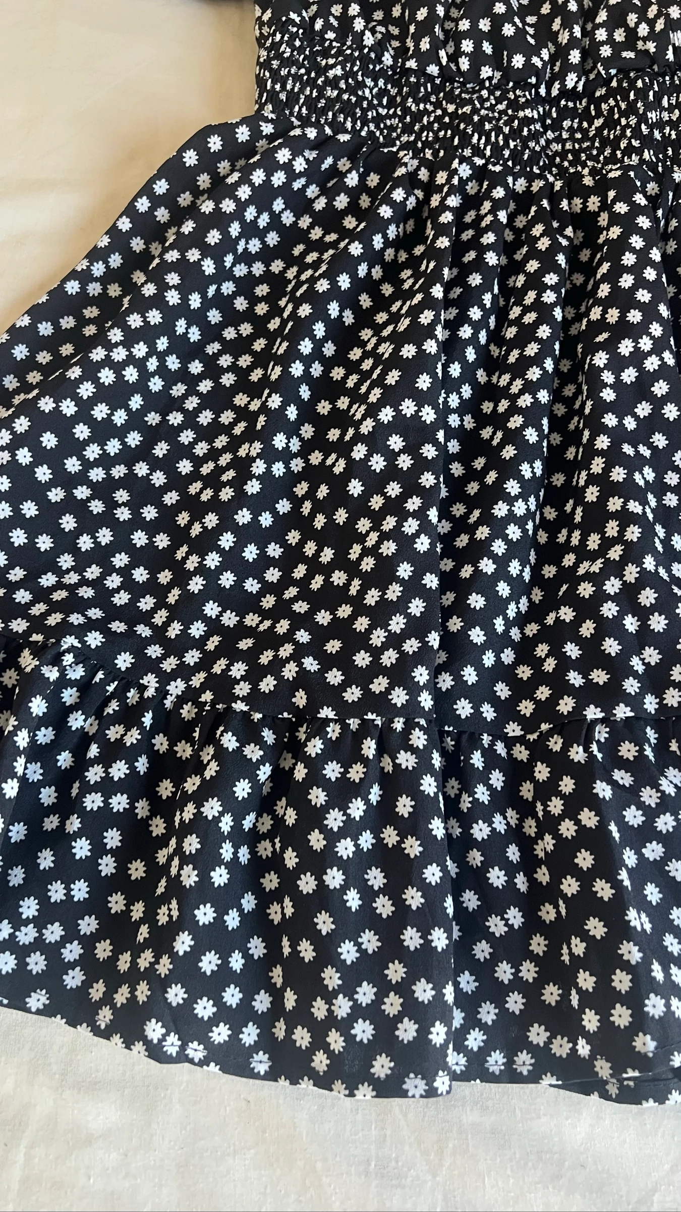 Zwart-witte Daisy Print Mini Jurk – photo 2